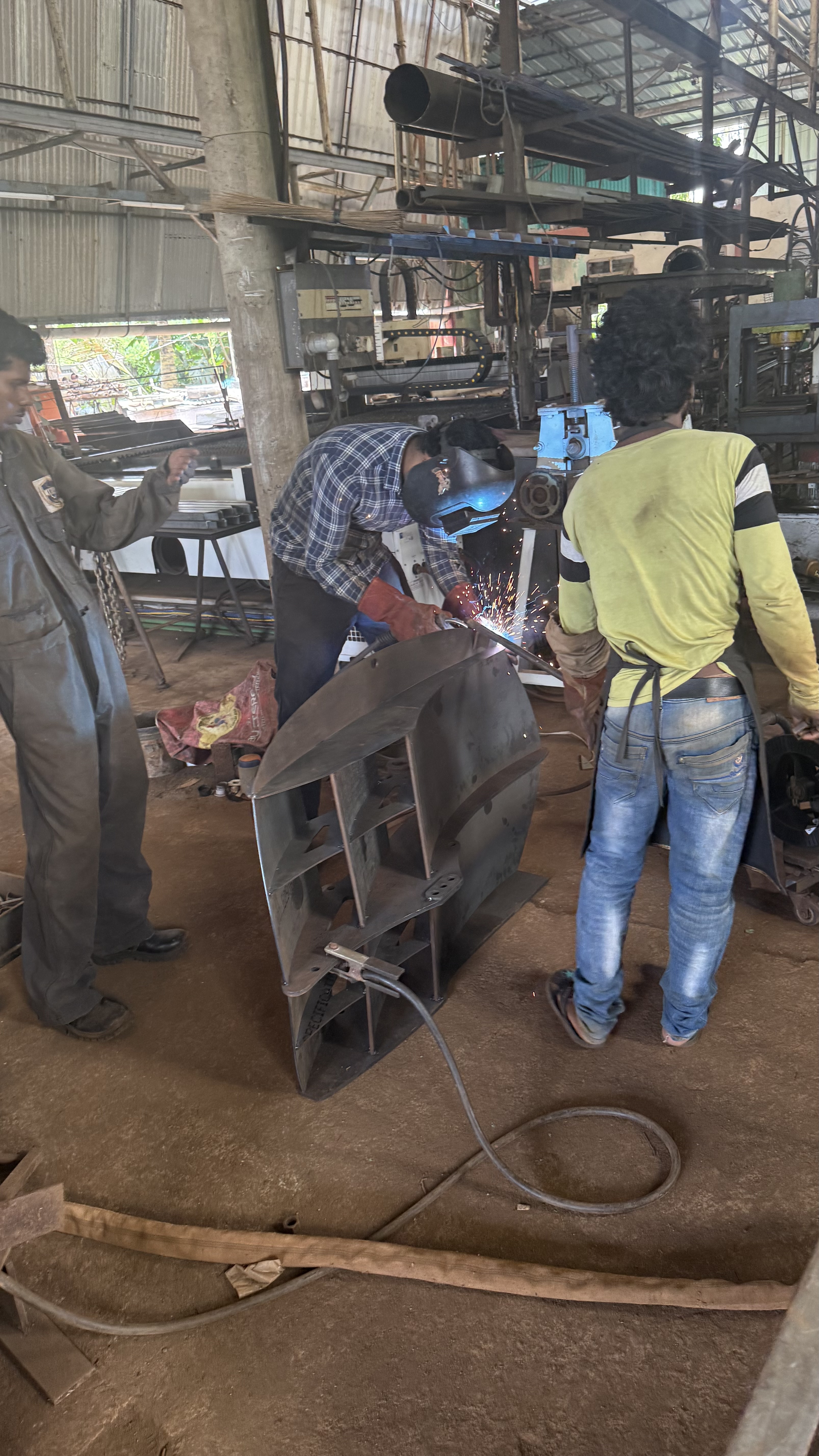 Trawling door assembling